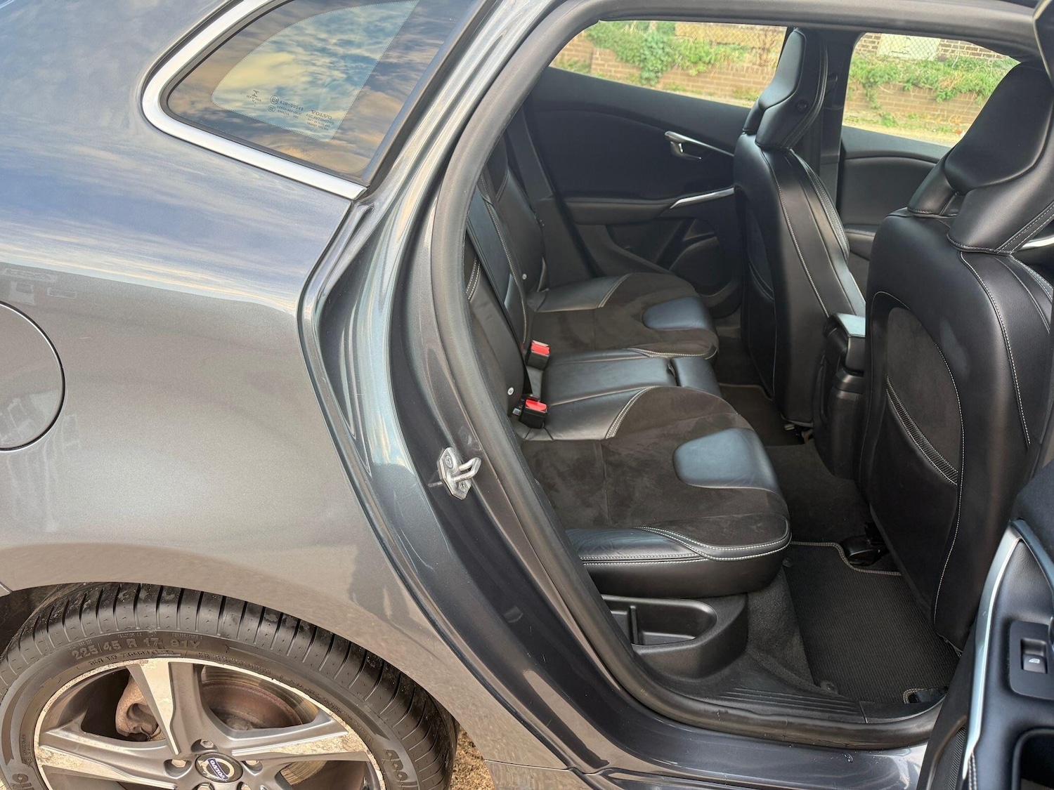 Used Volvo V40 2014 for sale - 76121518: Photo 23