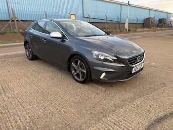 Used Volvo V40 2014 for sale - 76121518: Photo