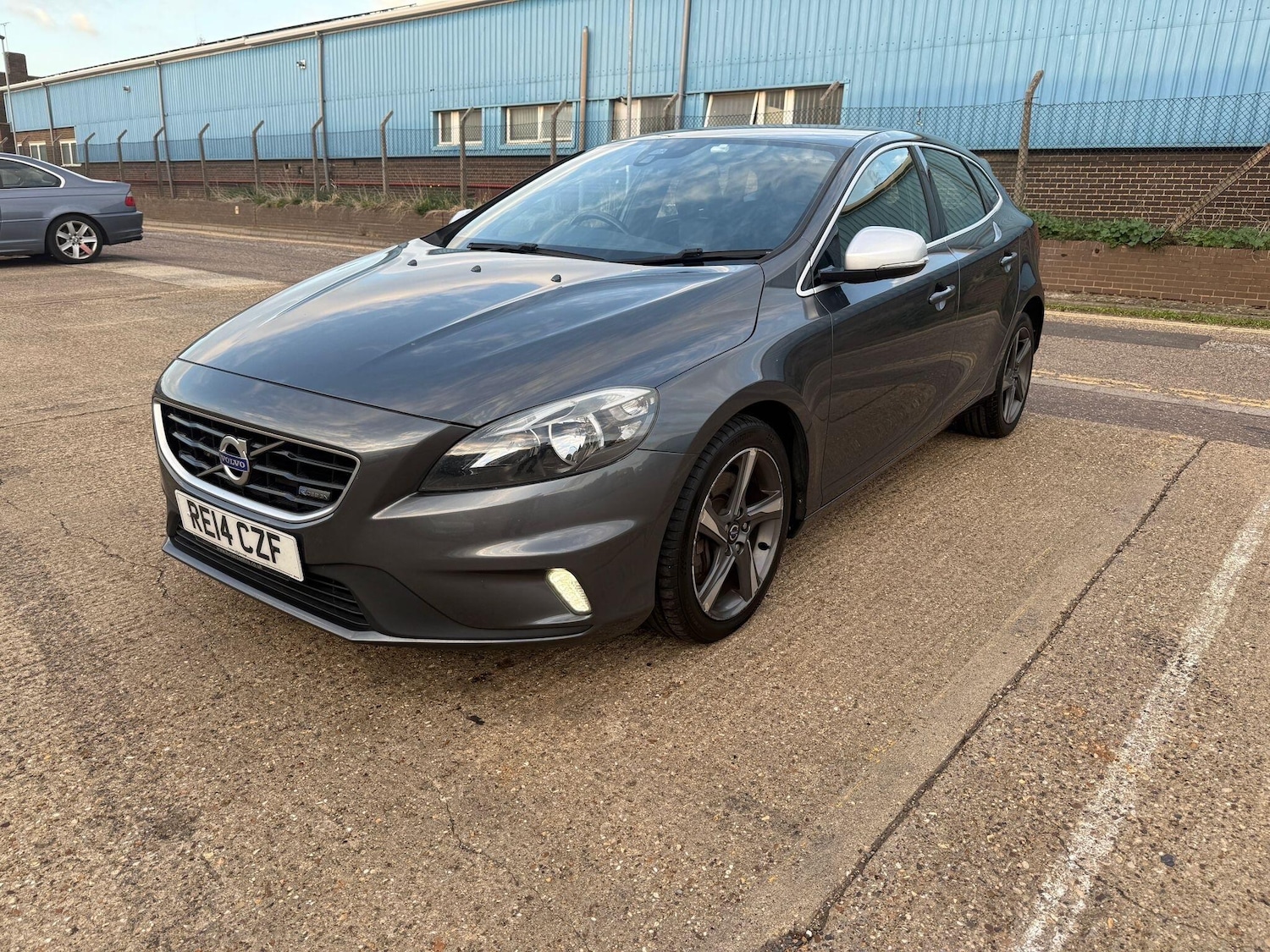 Used Volvo V40 2014 for sale - 76121518: Photo 4