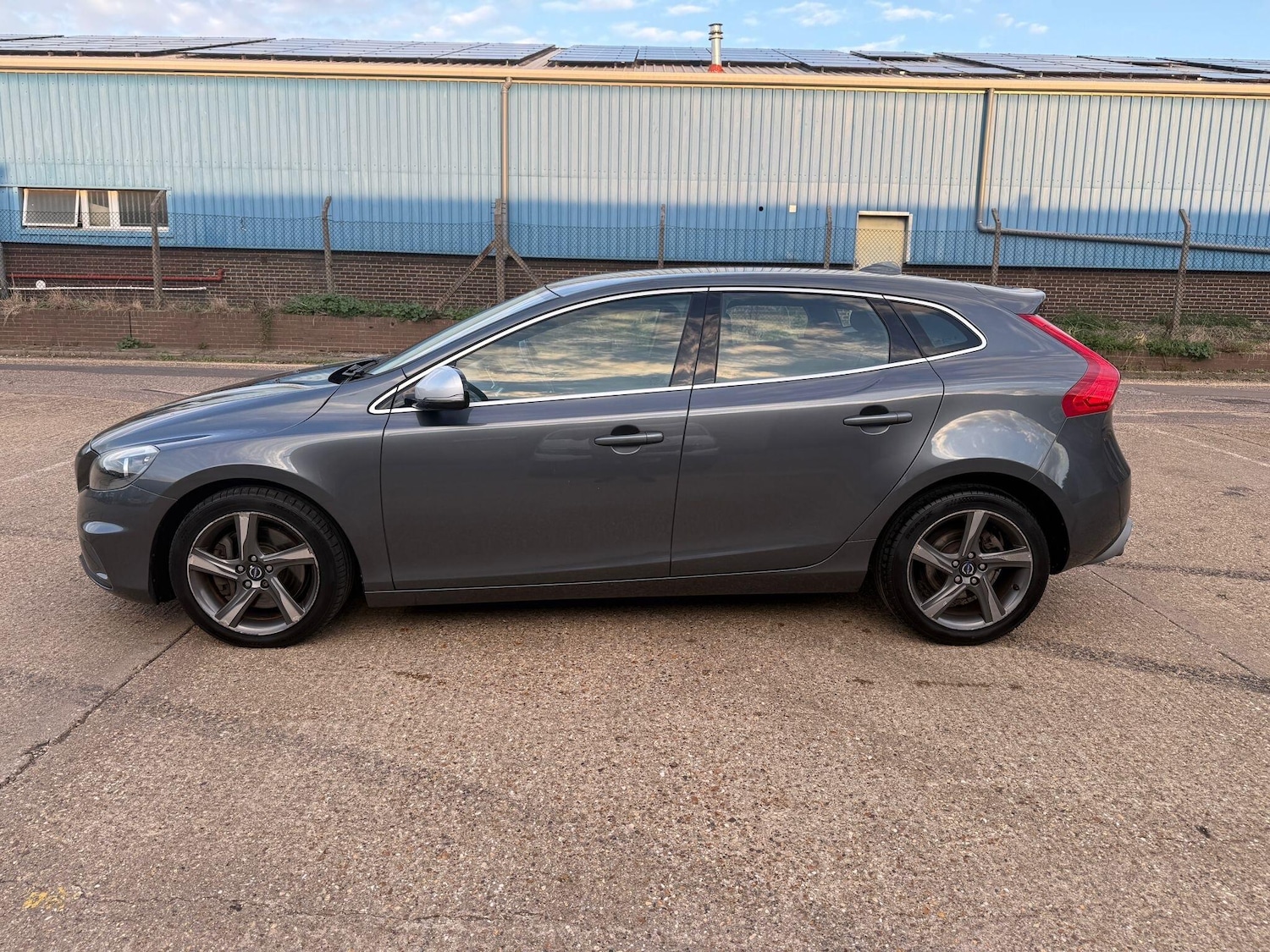 Used Volvo V40 2014 for sale - 76121518: Photo 6