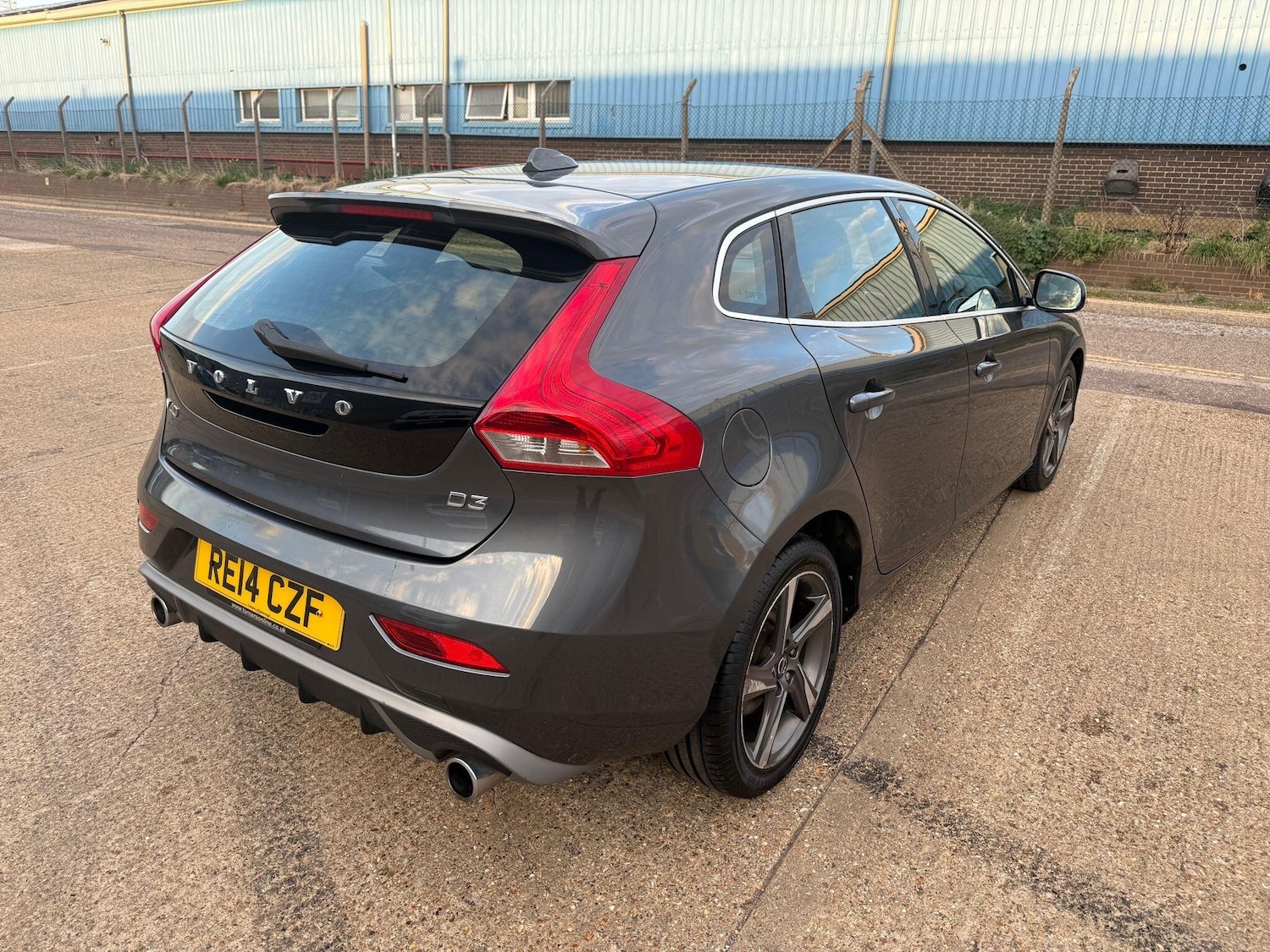 Used Volvo V40 2014 for sale - 76121518: Photo 8