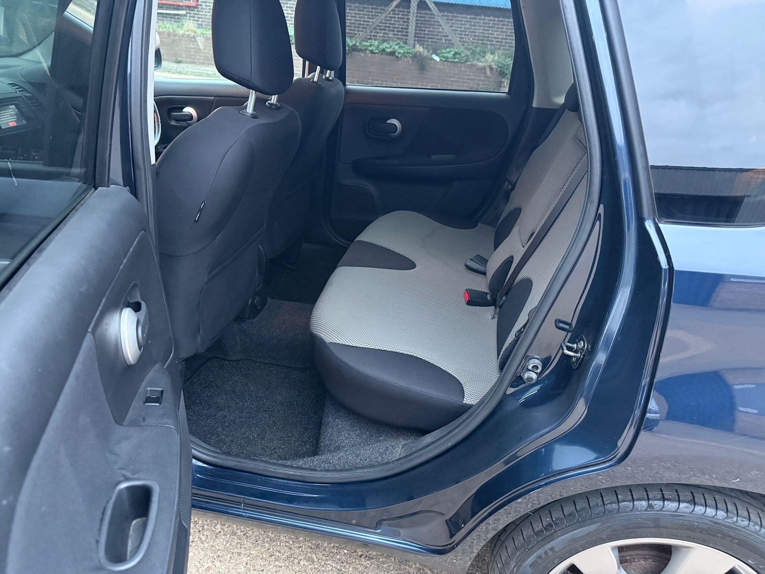 Used Nissan Note 2011 for sale - 76537782: Photo 5