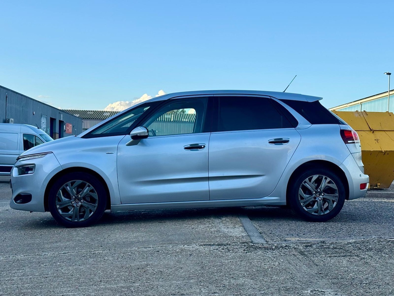 Used Citroen C4 Picasso 2014 for sale - 76993676: Photo 4