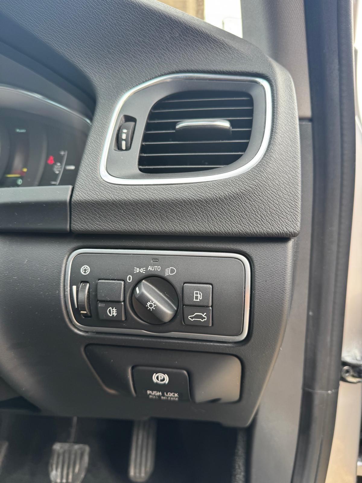 Used Volvo V60 2014 for sale - 76377197: Photo 13