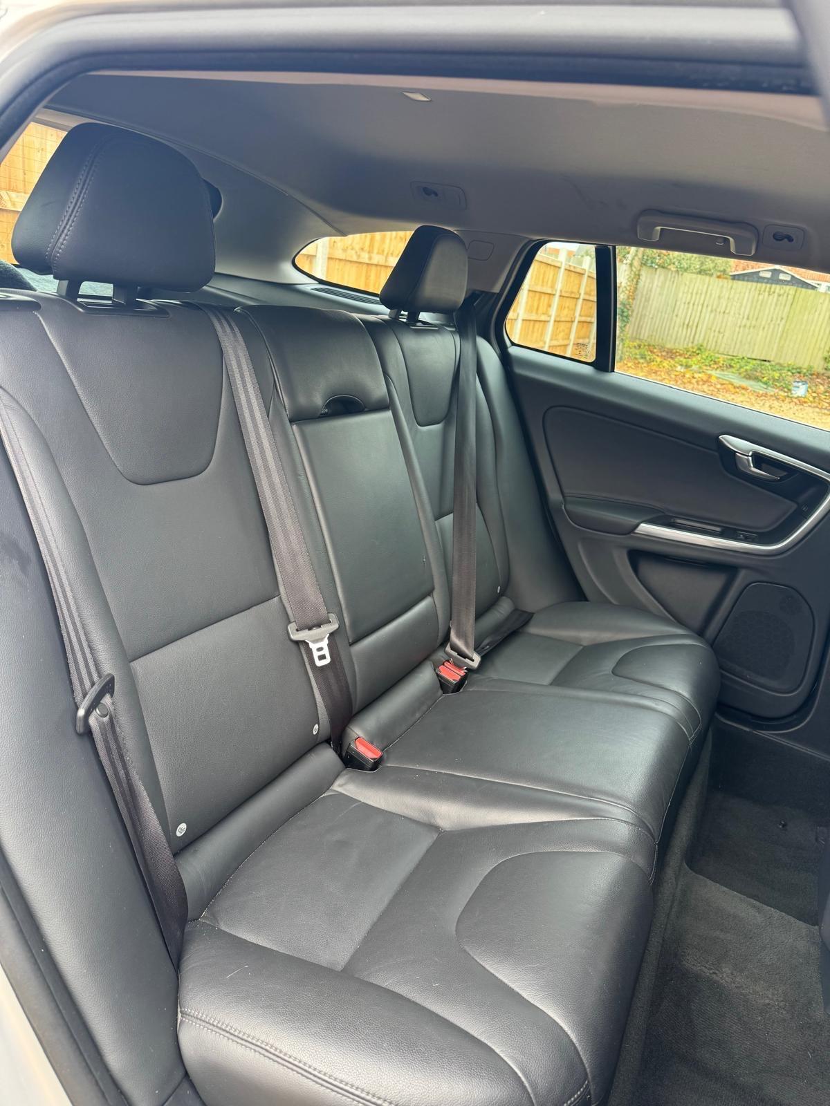 Used Volvo V60 2014 for sale - 76377197: Photo 18