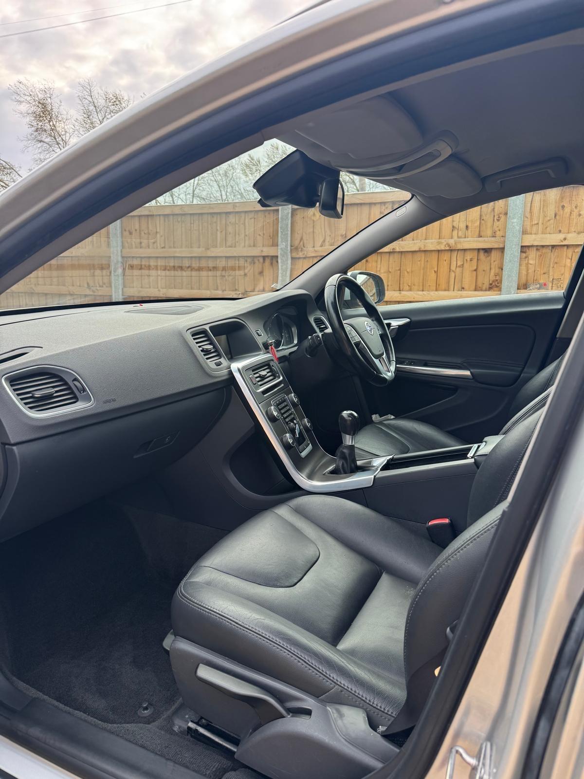 Used Volvo V60 2014 for sale - 76377197: Photo 19