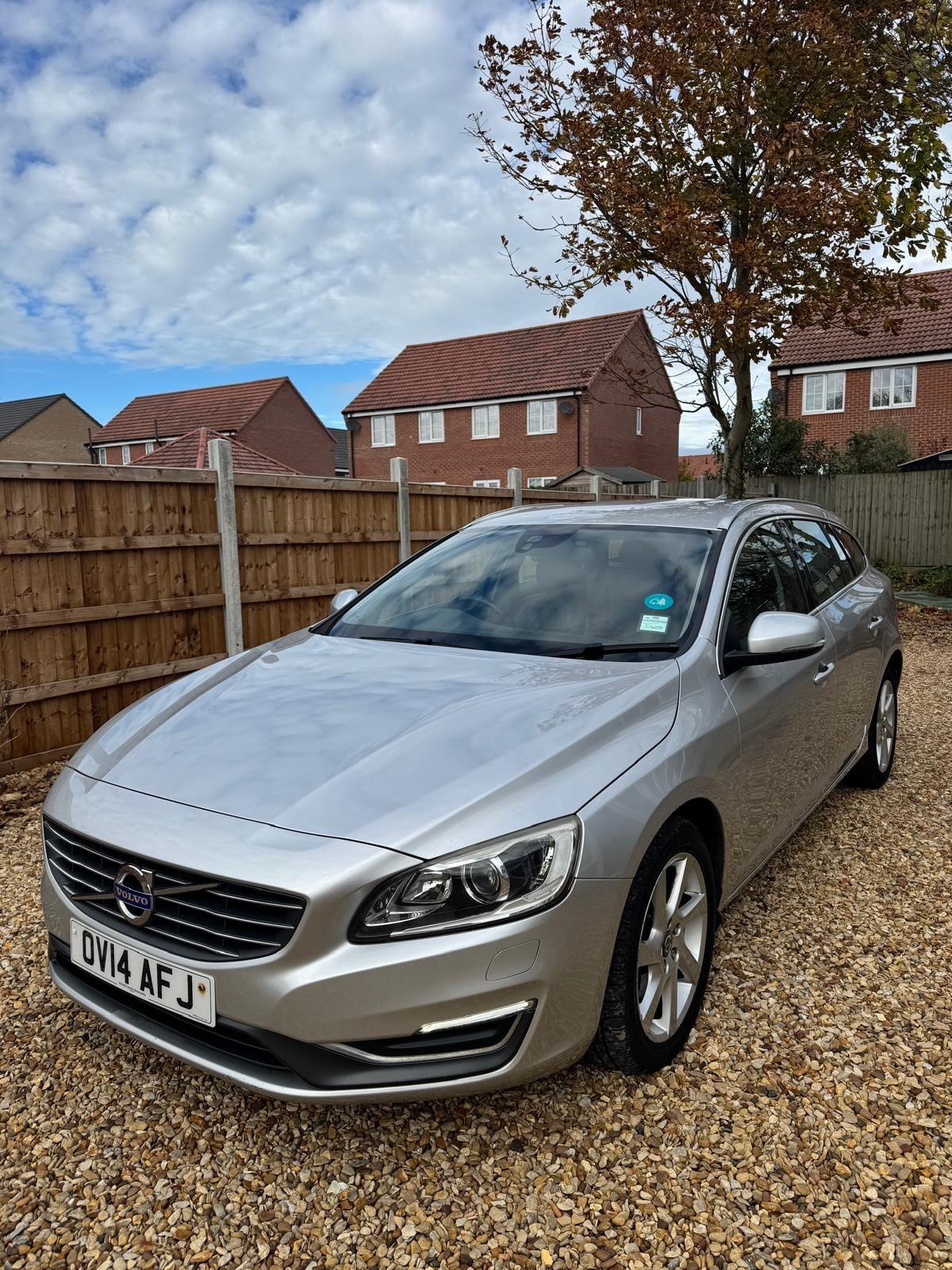 Used Volvo V60 2014 for sale - 76377197: Photo 2