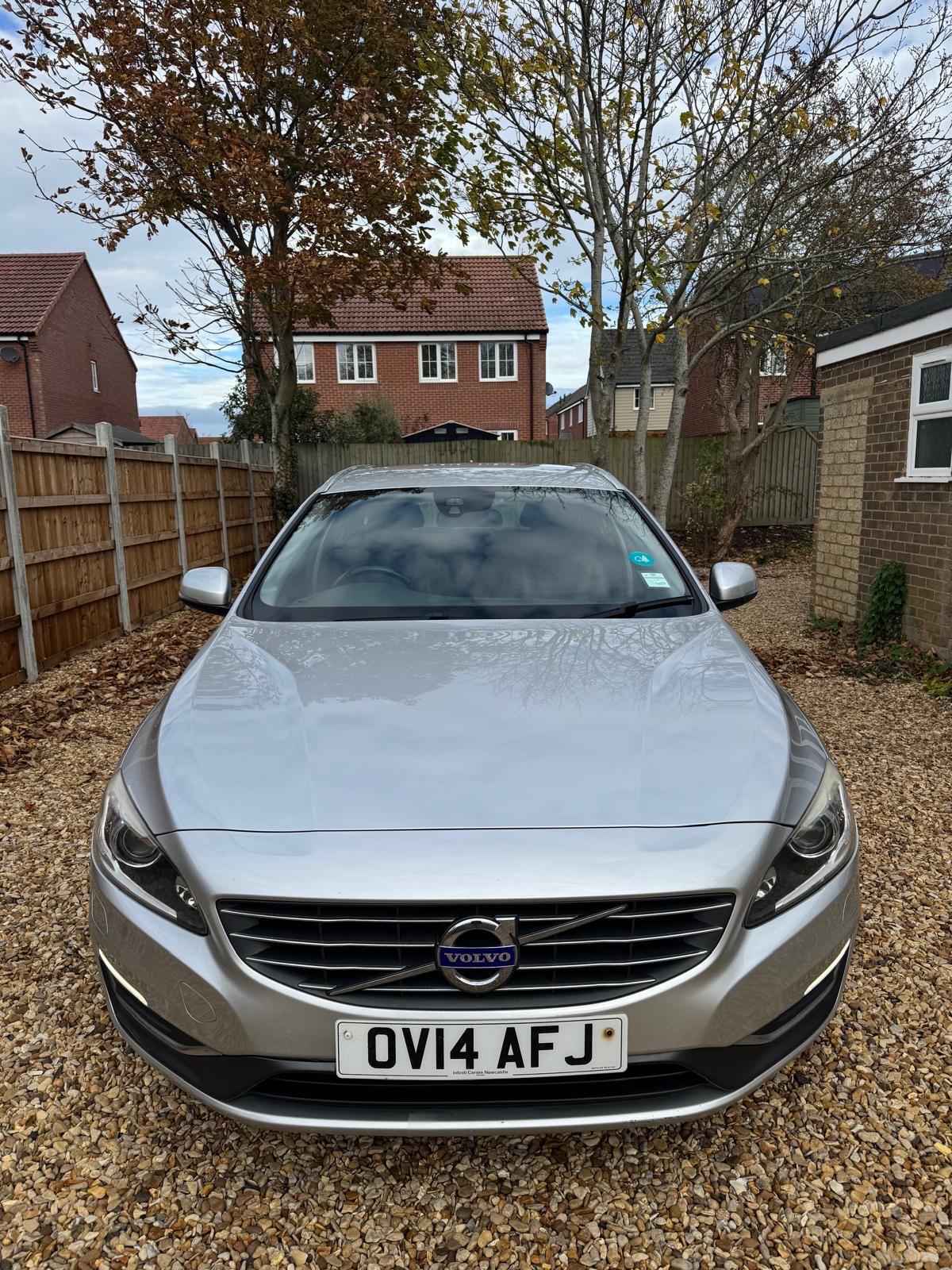 Used Volvo V60 2014 for sale - 76377197: Photo 3