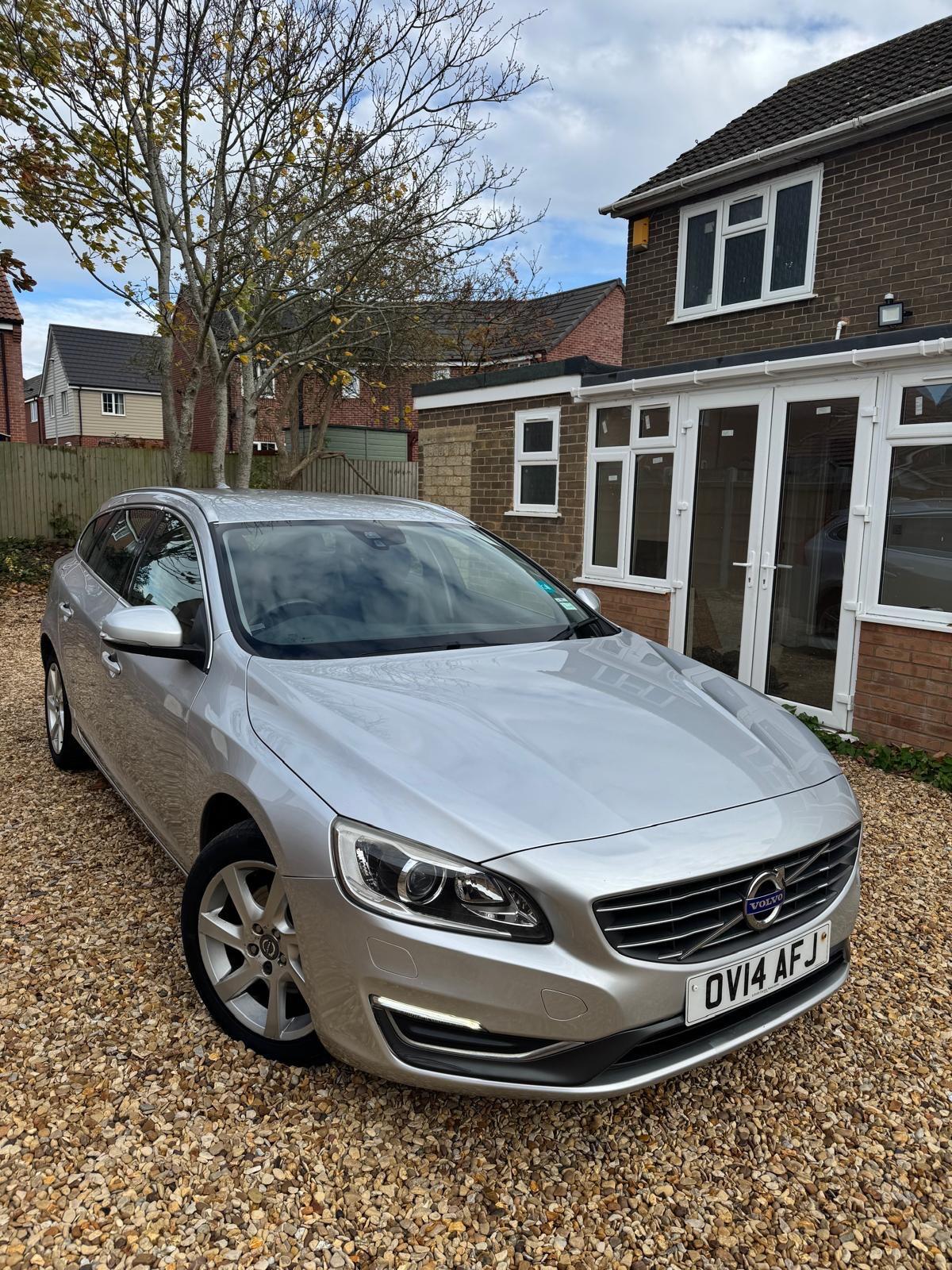 Used Volvo V60 2014 for sale - 76377197: Photo 4