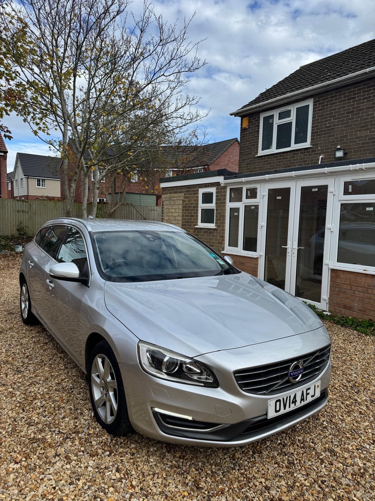 Used Volvo V60 2014 for sale - 76377197: Photo 5