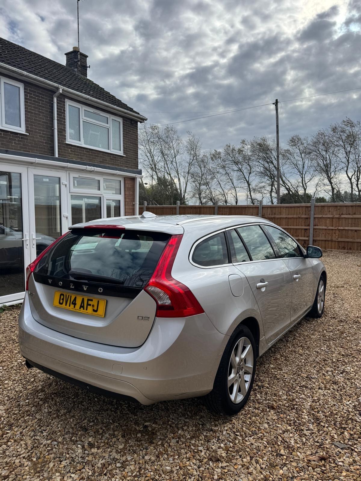 Used Volvo V60 2014 for sale - 76377197: Photo 7