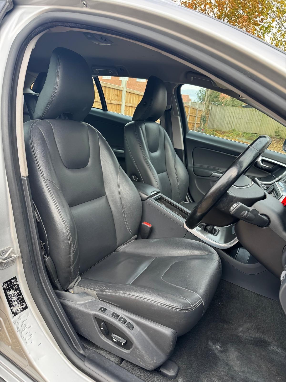 Used Volvo V60 2014 for sale - 76377197: Photo 8