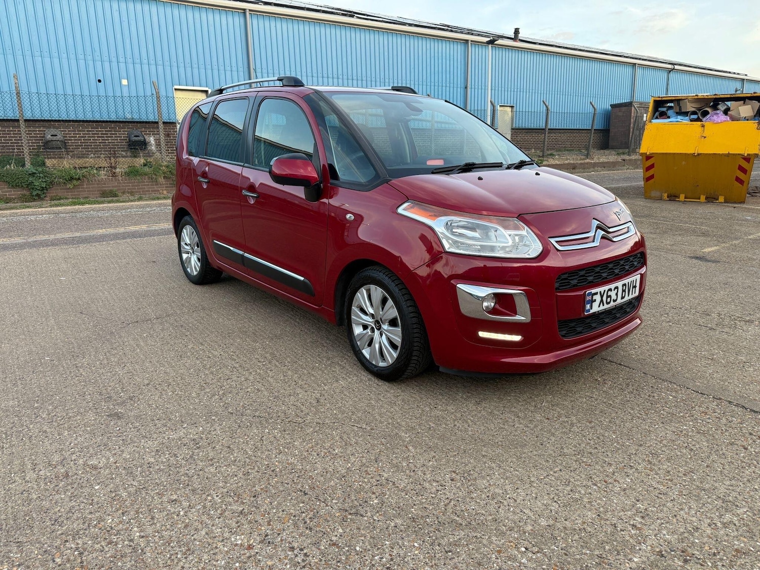 Used Citroen C3 Picasso 2013 for sale - 76988944: Photo 3
