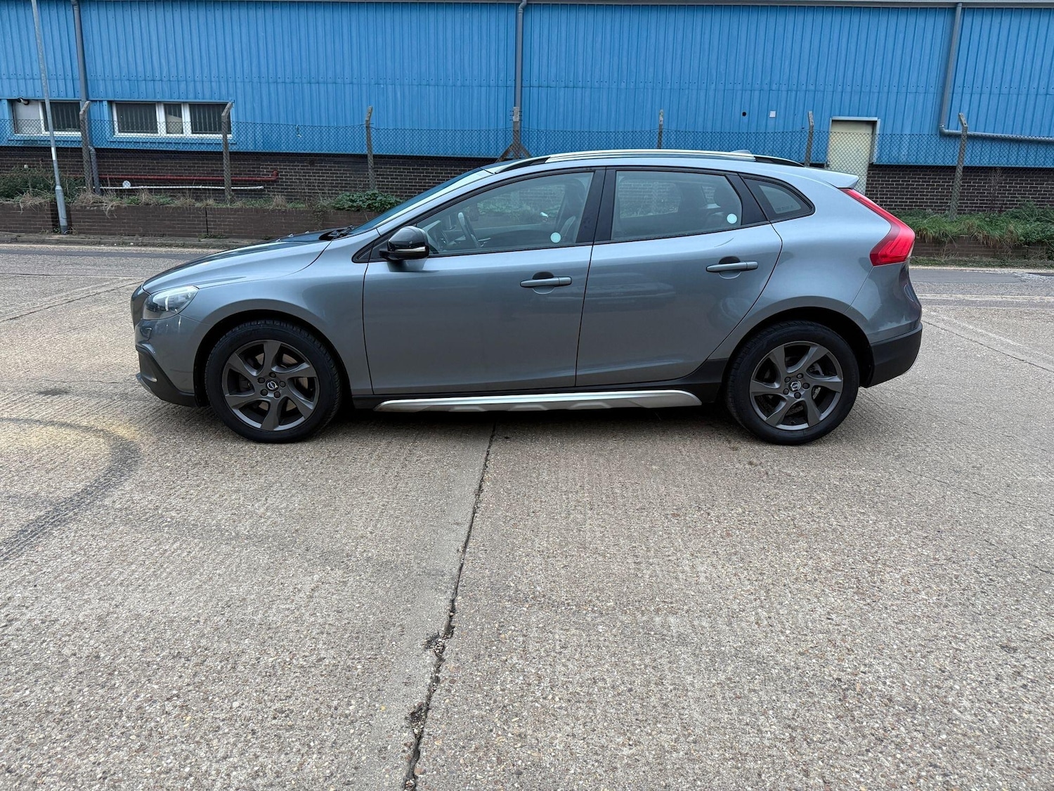 Used Volvo V40 2015 for sale - 76539065: Photo 10