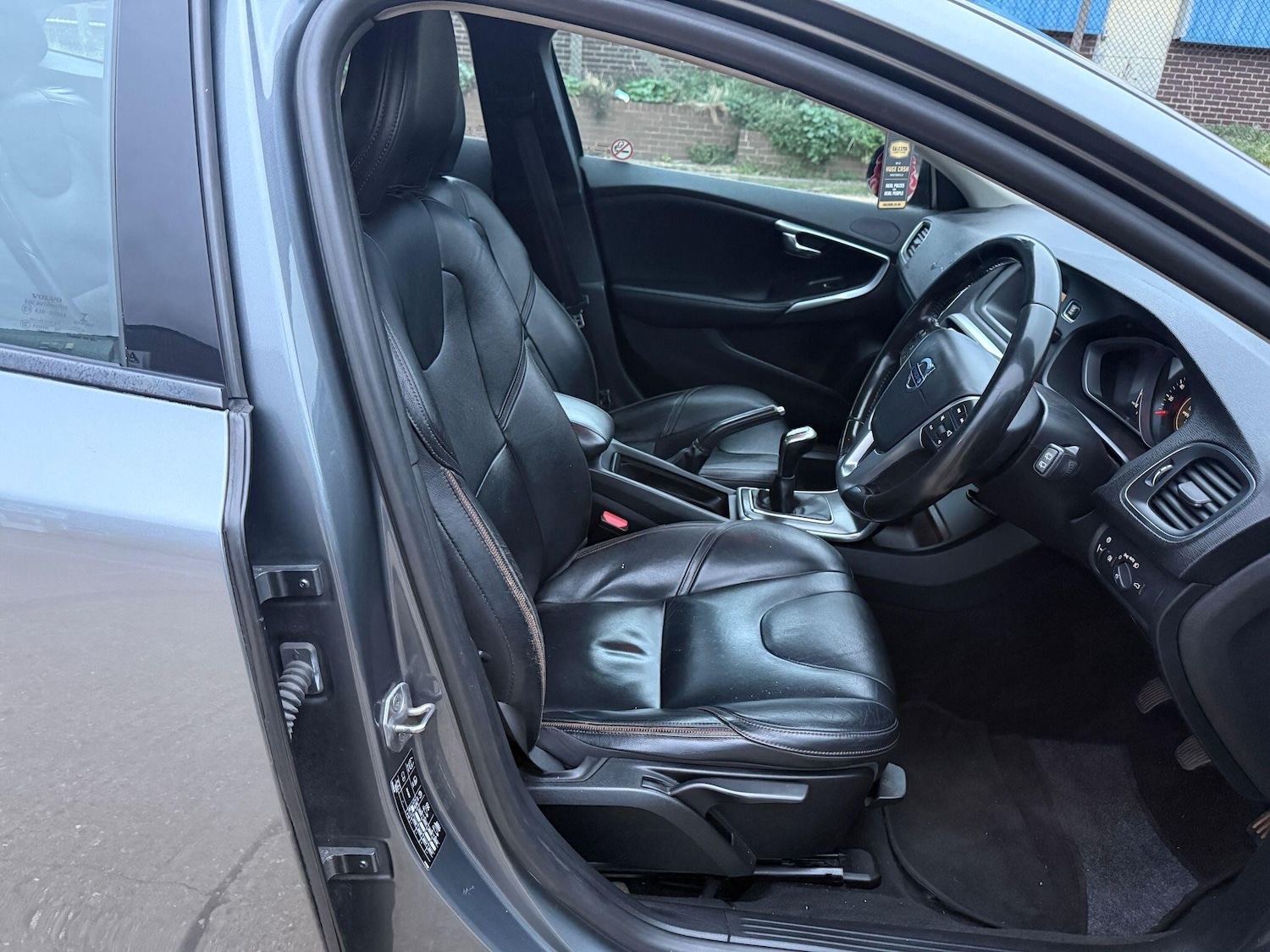 Used Volvo V40 2015 for sale - 76539065: Photo 11