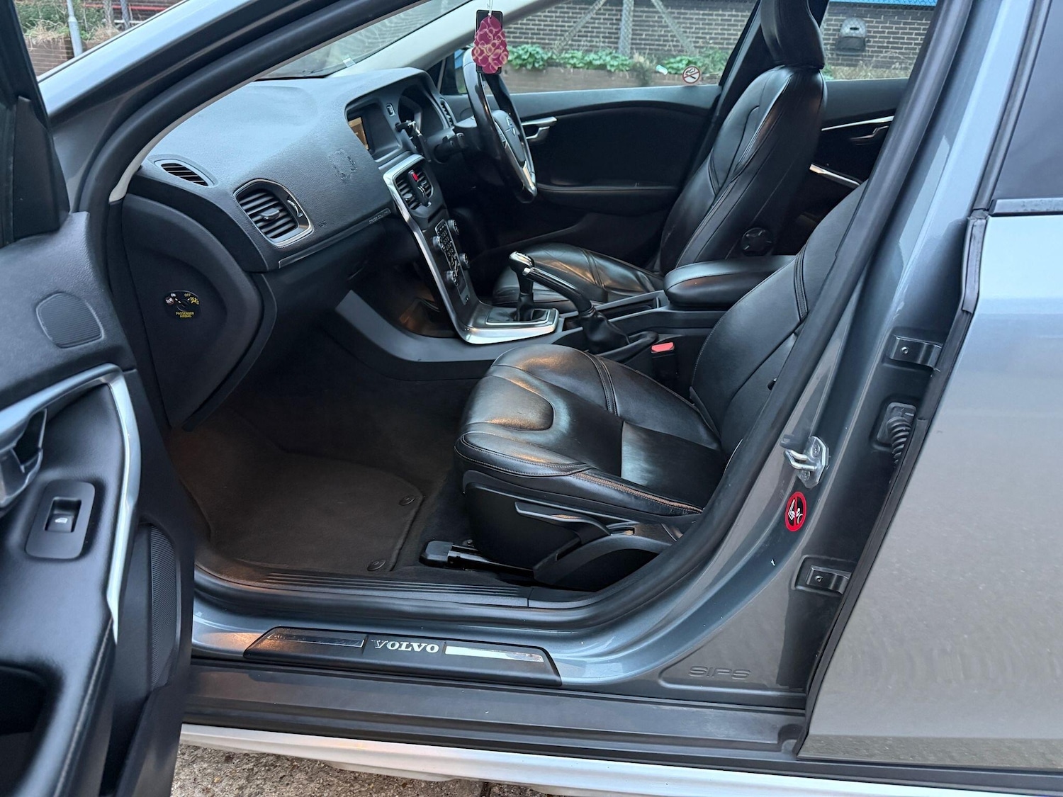 Used Volvo V40 2015 for sale - 76539065: Photo 13