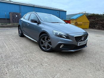 Used Volvo V40 2015 for sale - 76539065: Photo