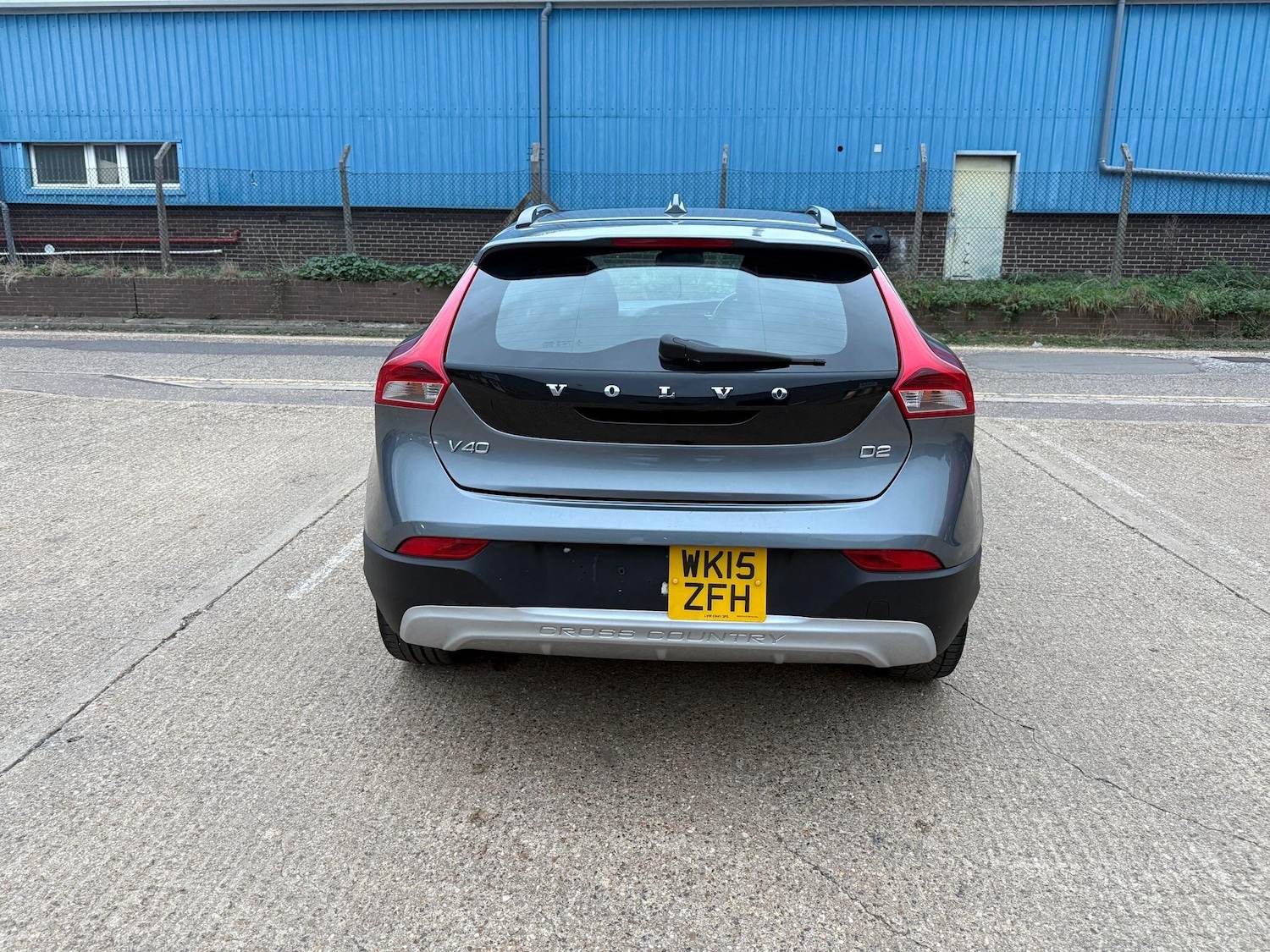 Used Volvo V40 2015 for sale - 76539065: Photo 2