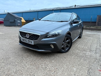 Used Volvo V40 2015 for sale - 76539065: Photo