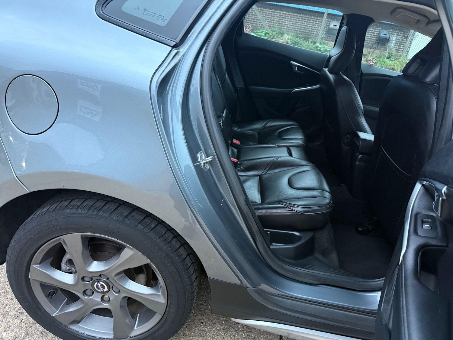 Used Volvo V40 2015 for sale - 76539065: Photo 7