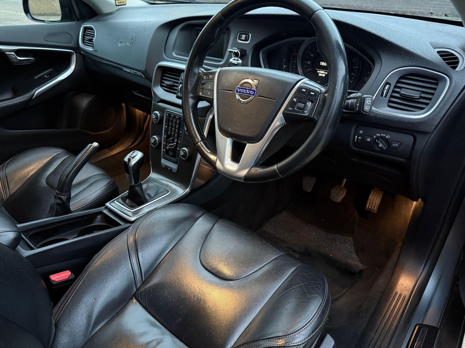 Used Volvo V40 2015 for sale - 76539065: Photo 8