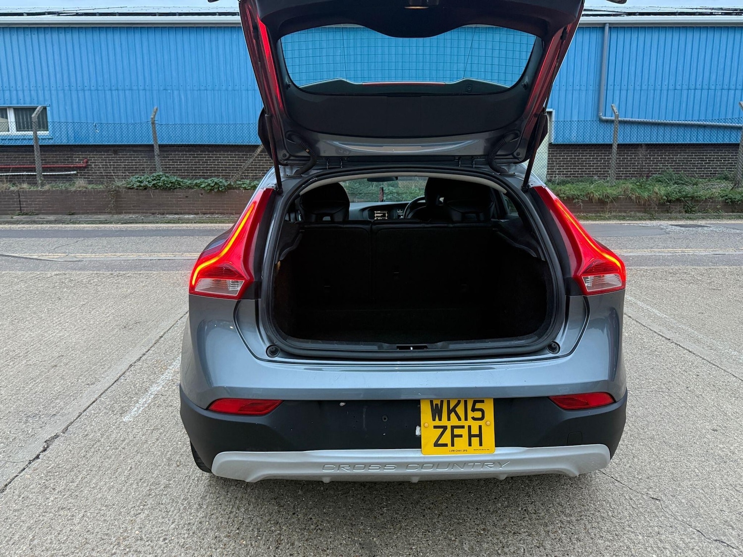 Used Volvo V40 2015 for sale - 76539065: Photo 9