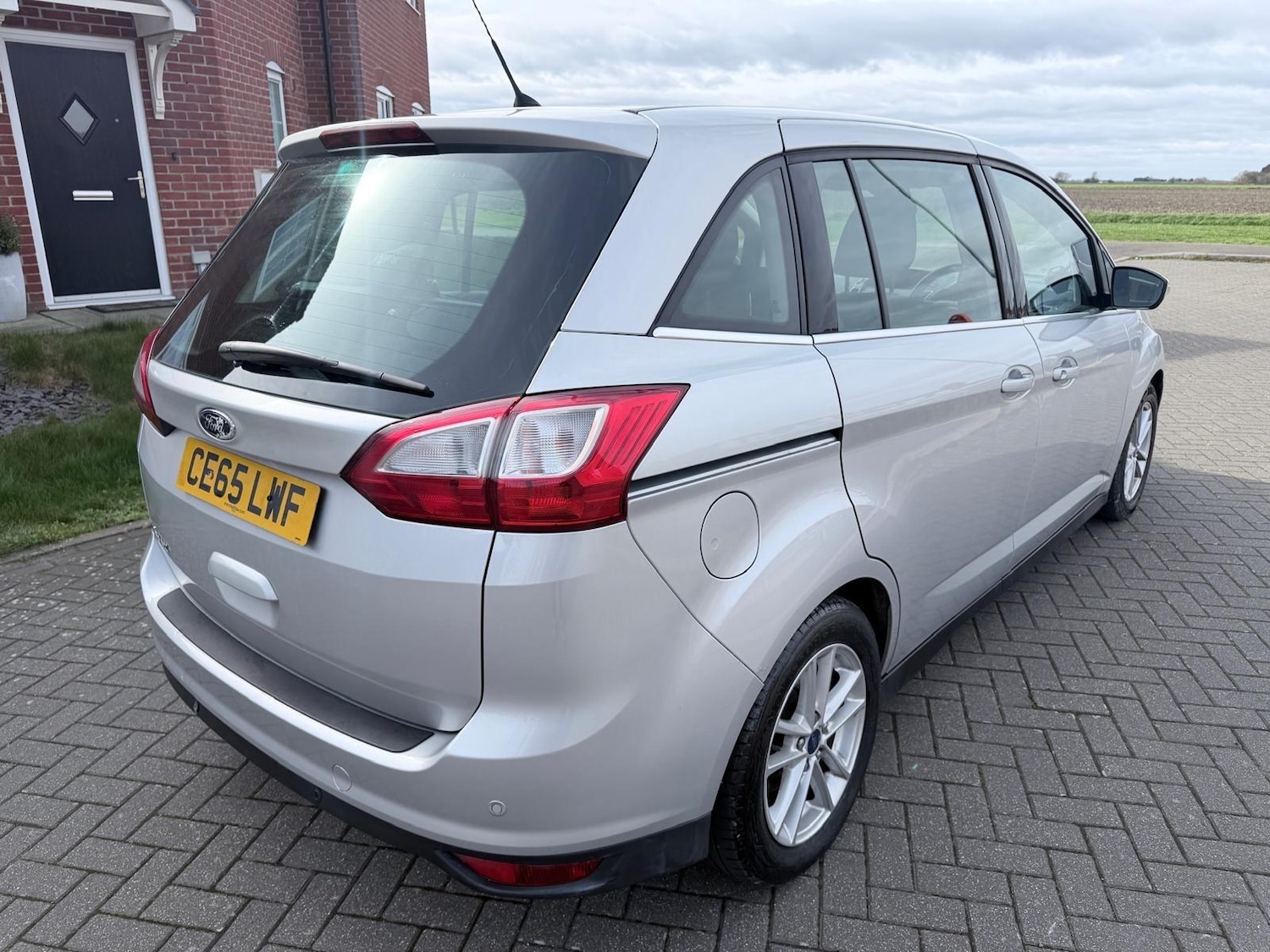 Used Ford Grand C-Max 2015 for sale - 77898223: Photo 2