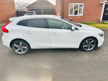 Used Volvo V40 2015 for sale - 78866985: Photo