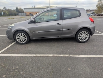 Used Renault Clio 2009 for sale - 75768570: Photo