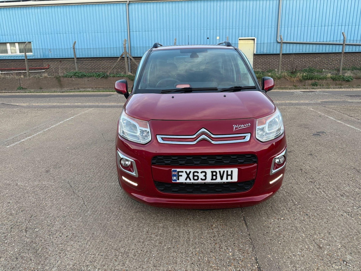 Used Citroen C3 Picasso 2013 for sale - 76109347: Photo 2
