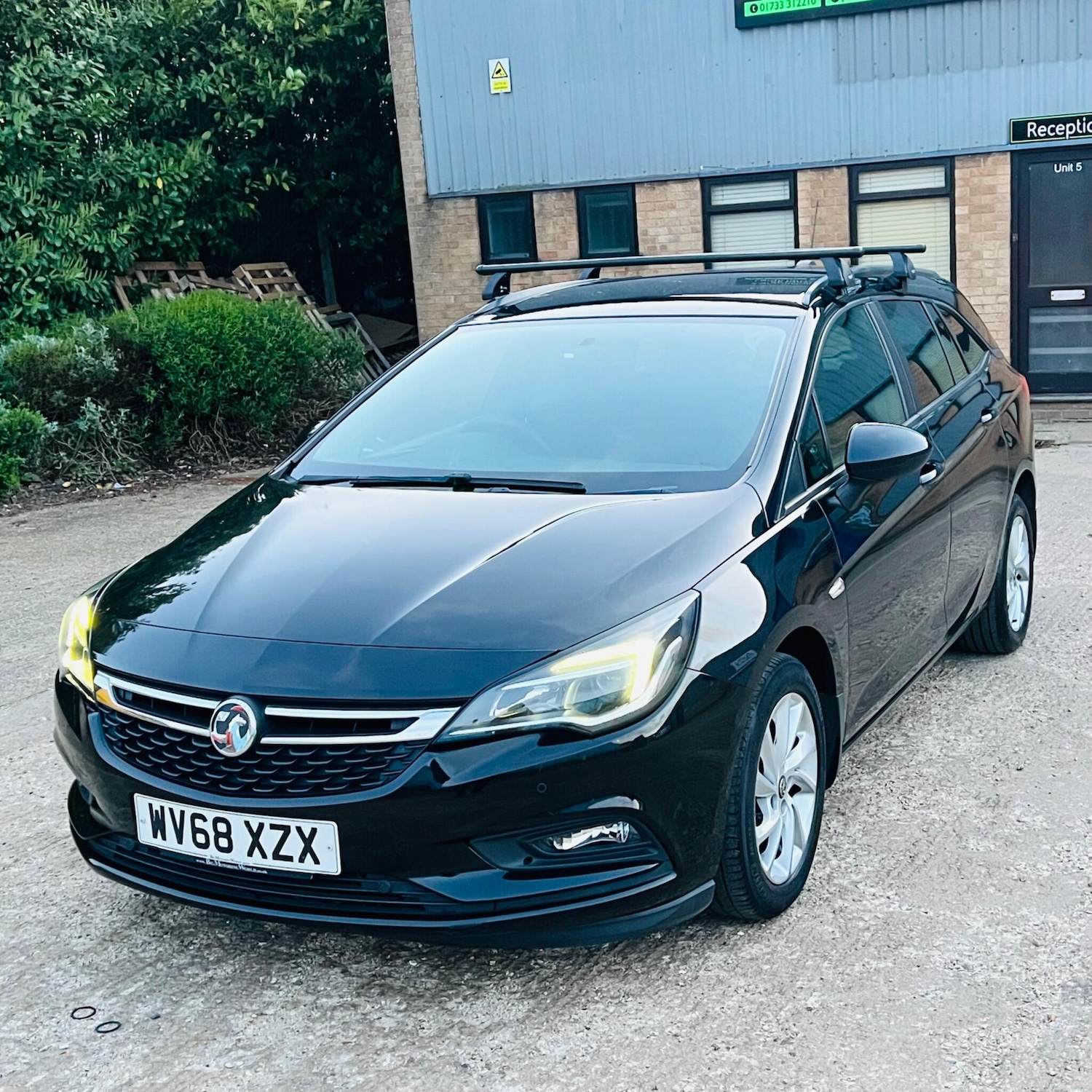 Used Vauxhall Astra 2018 for sale - 78020365: Photo 2