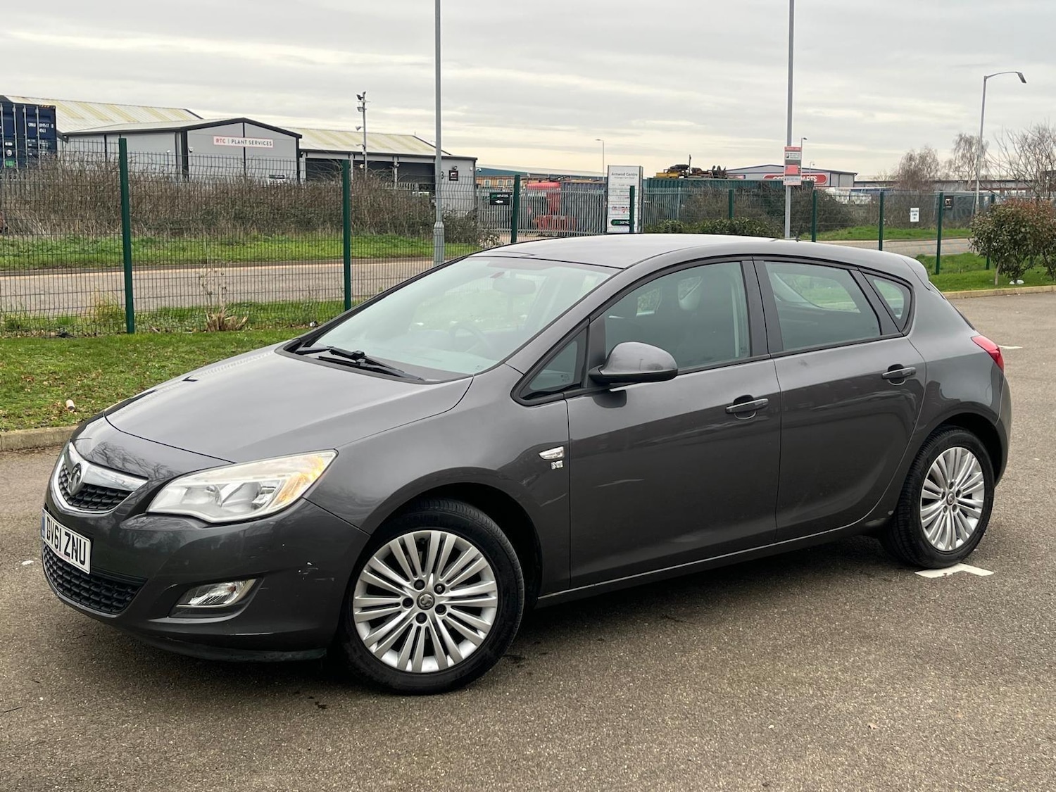 Used Vauxhall Astra 2011 for sale - 77612719: Photo 2