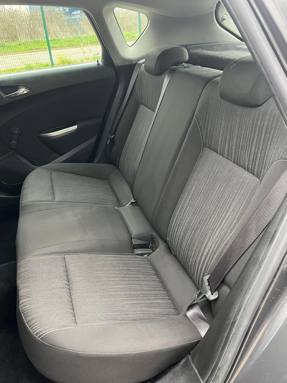 Used Vauxhall Astra 2011 for sale - 77612719: Photo 23