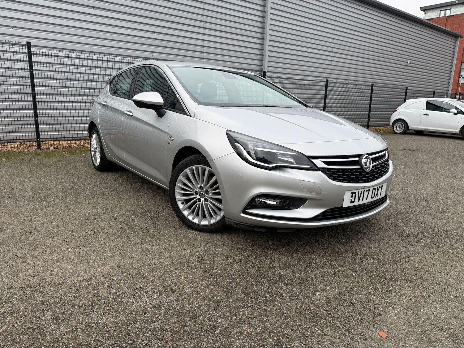 Used Vauxhall Astra 2017 for sale - 76645194: Photo 1