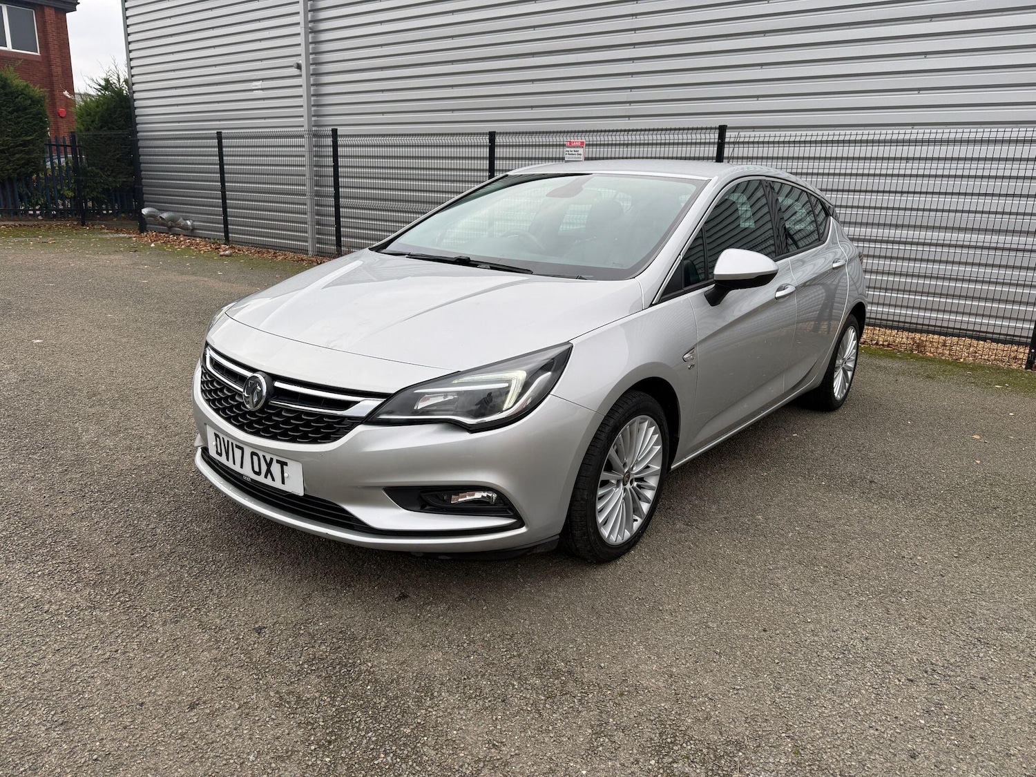 Used Vauxhall Astra 2017 for sale - 76645194: Photo 2