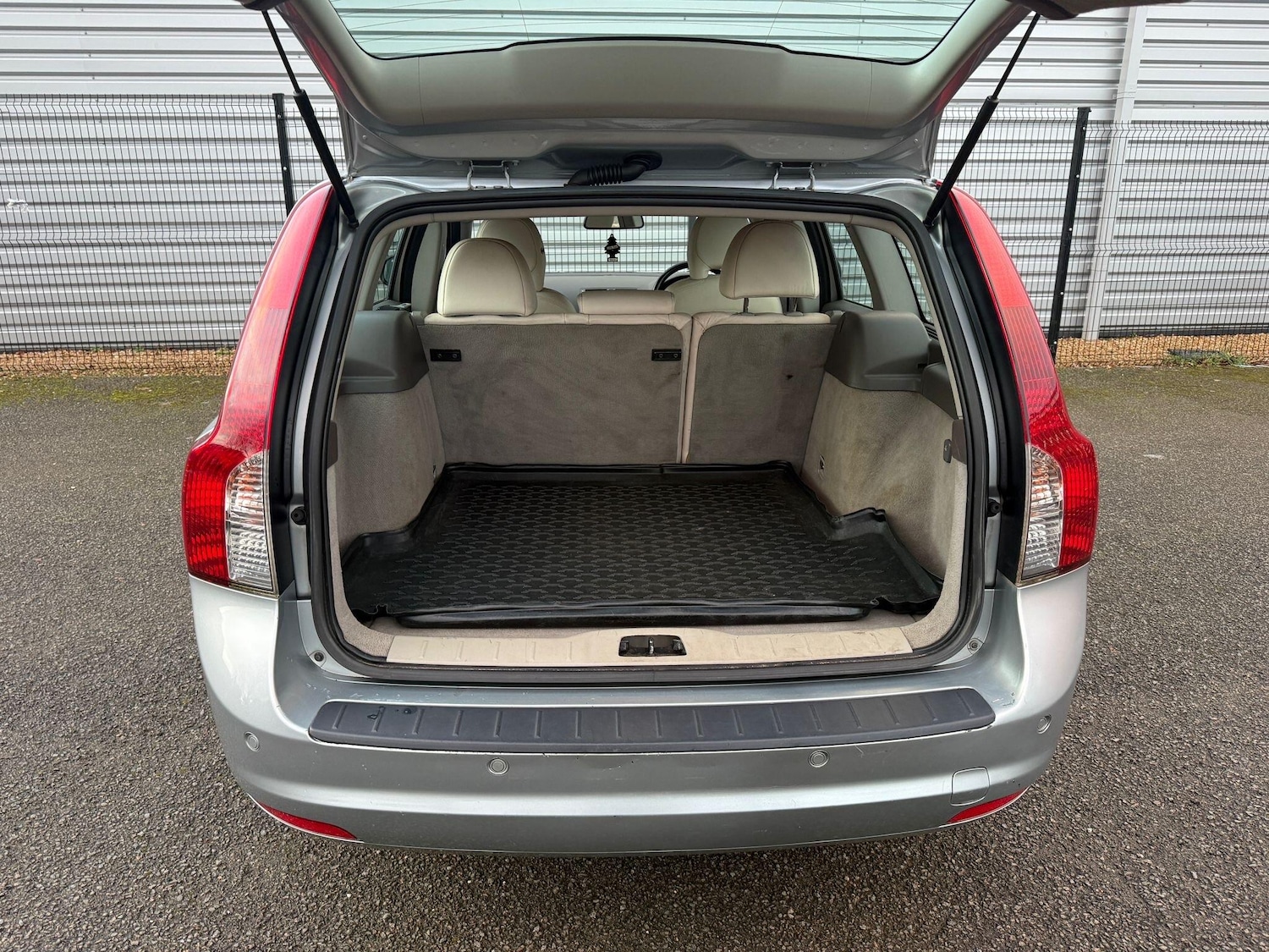 Used Volvo V50 2010 for sale - 77175742: Photo 11