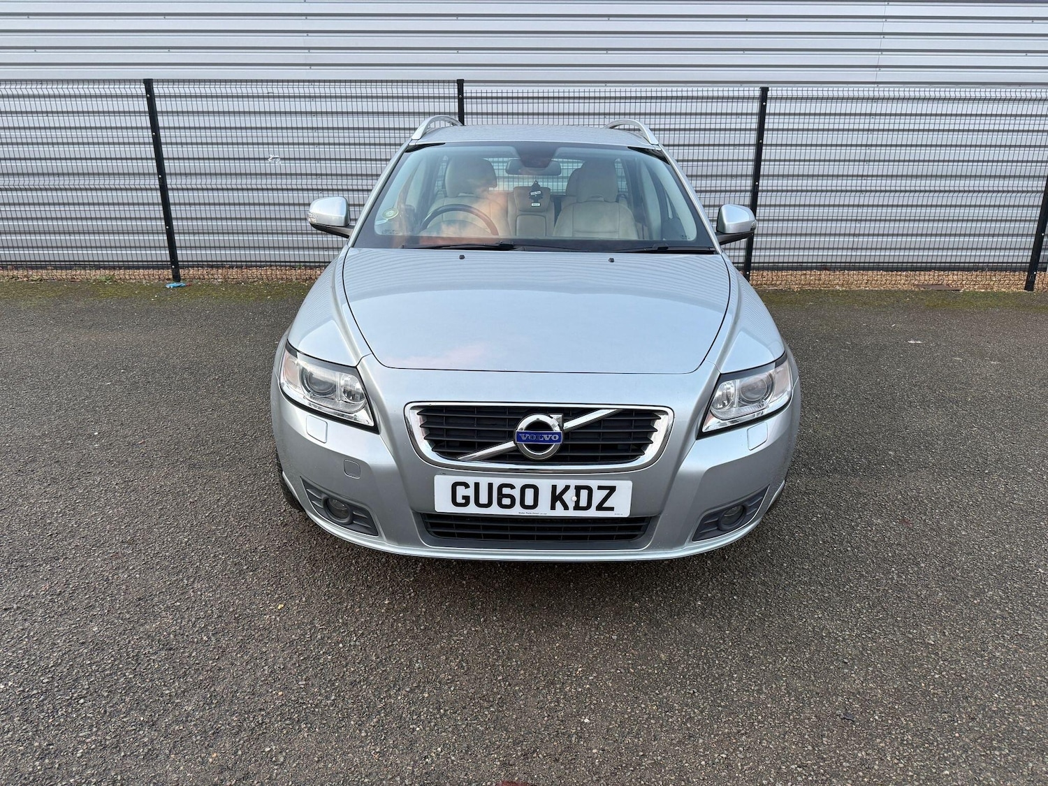 Used Volvo V50 2010 for sale - 77175742: Photo 2