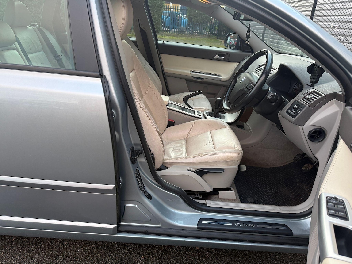 Used Volvo V50 2010 for sale - 77175742: Photo 8