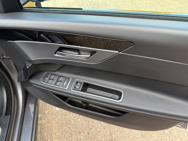 Used Jaguar XF 2018 for sale - 74935529: Photo 19