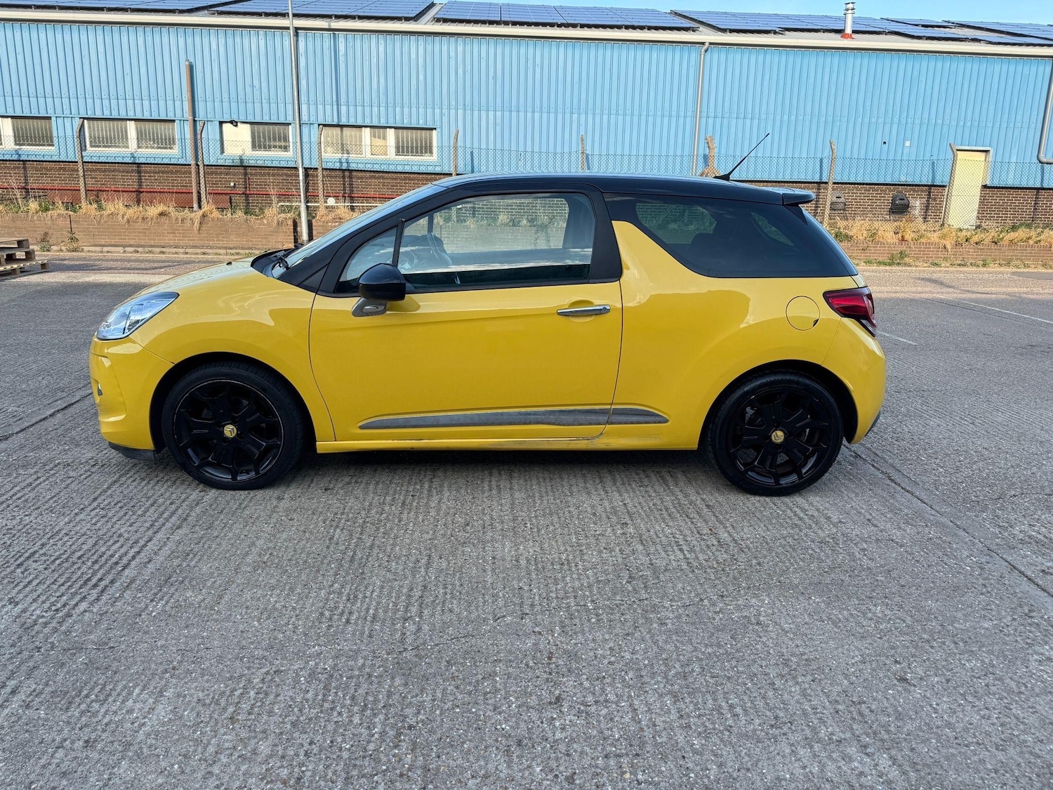 Used Citroen DS3 2011 for sale - 77156110: Photo 4