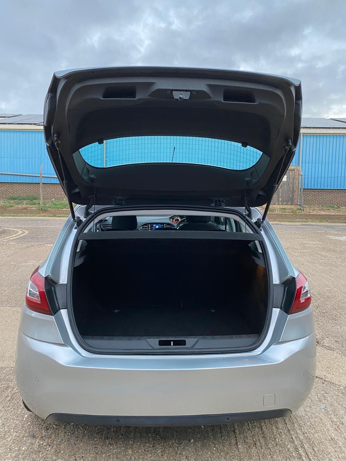 Used Peugeot 308 2017 for sale - 76238890: Photo 16