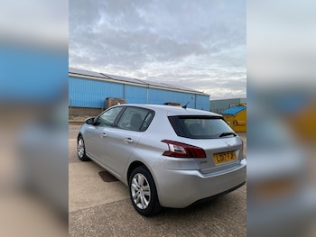 Used Peugeot 308 2017 for sale - 76238890: Photo 2
