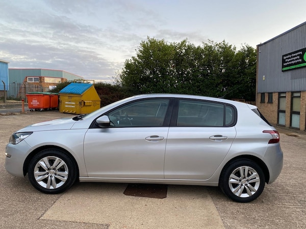 Used Peugeot 308 2017 for sale - 76238890: Photo 6