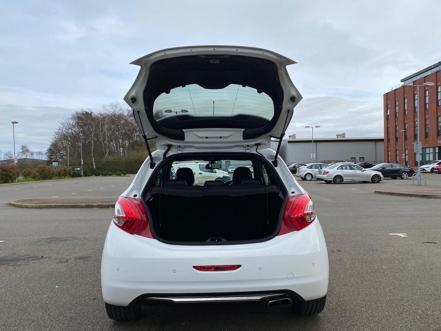 Used Peugeot 208 2014 for sale - 77898455: Photo 33