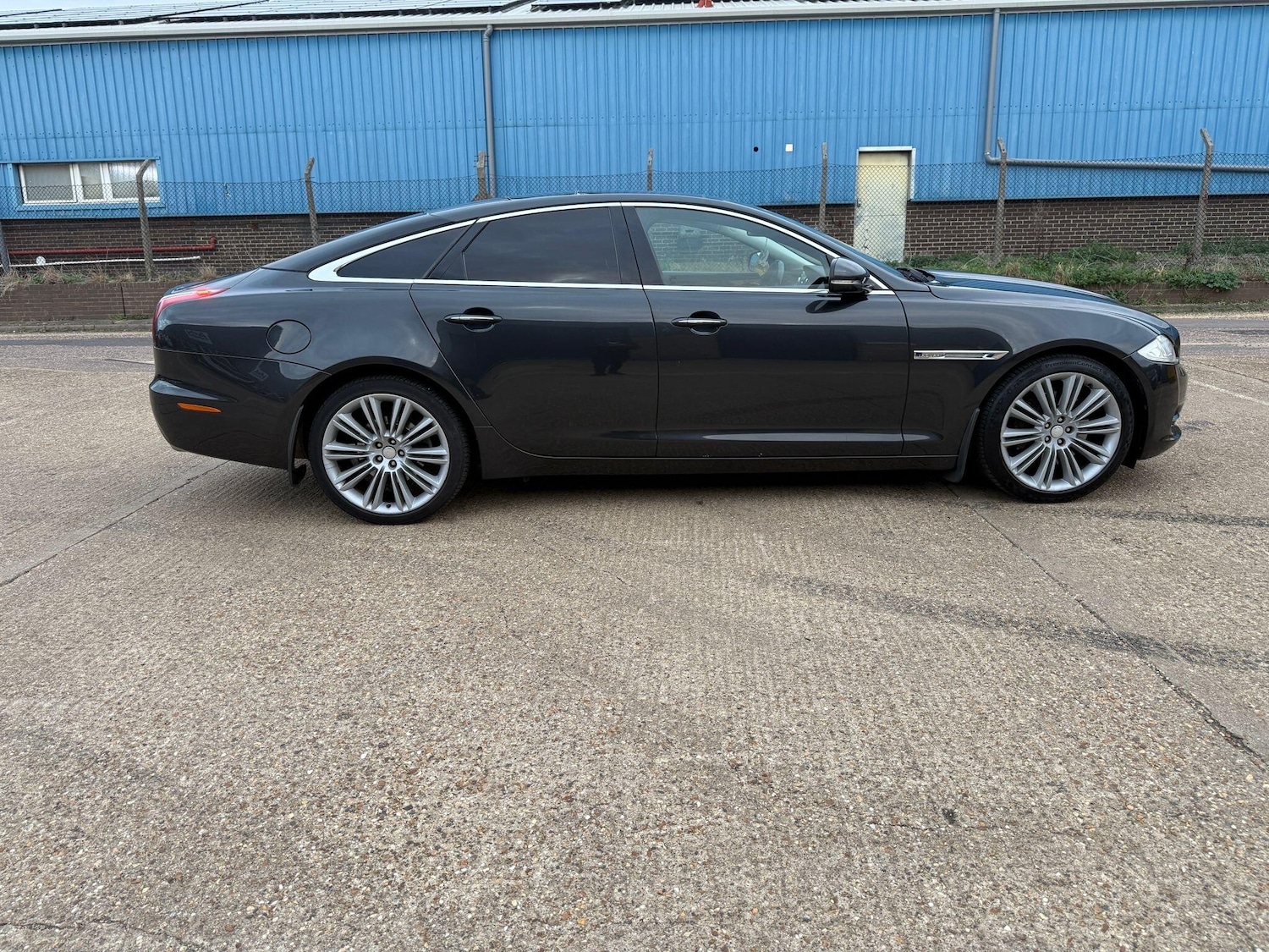 Used Jaguar XJ 2011 for sale - 76214039: Photo 10