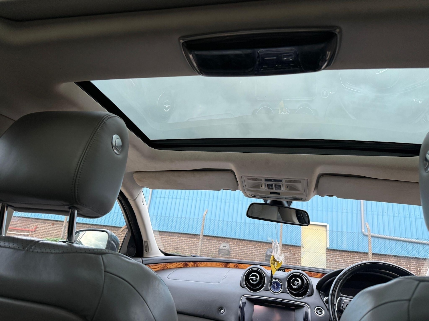 Used Jaguar XJ 2011 for sale - 76214039: Photo 12