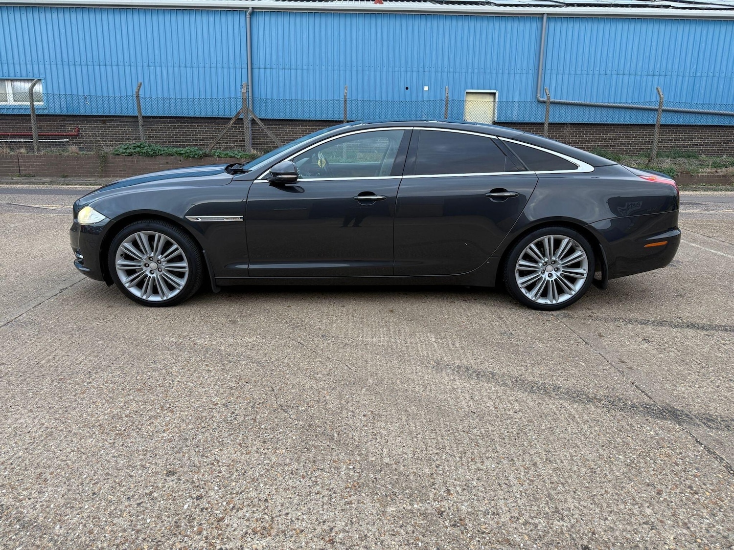 Used Jaguar XJ 2011 for sale - 76214039: Photo 15