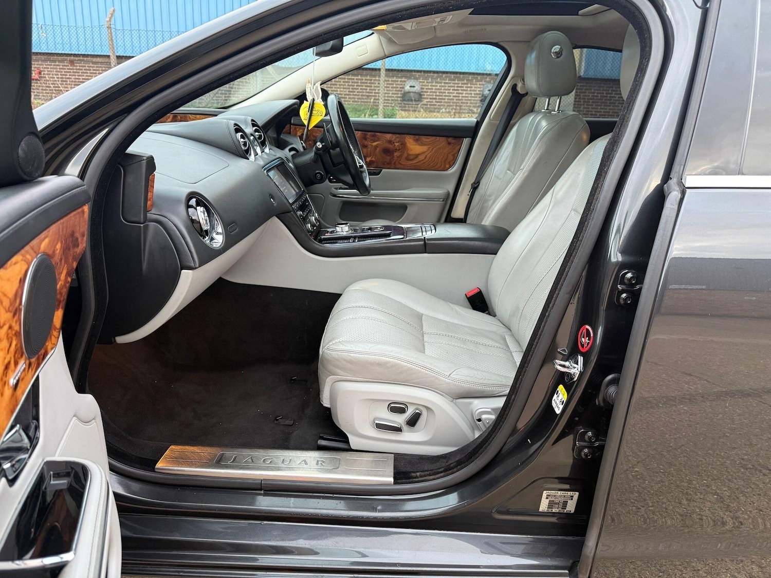 Used Jaguar XJ 2011 for sale - 76214039: Photo 17