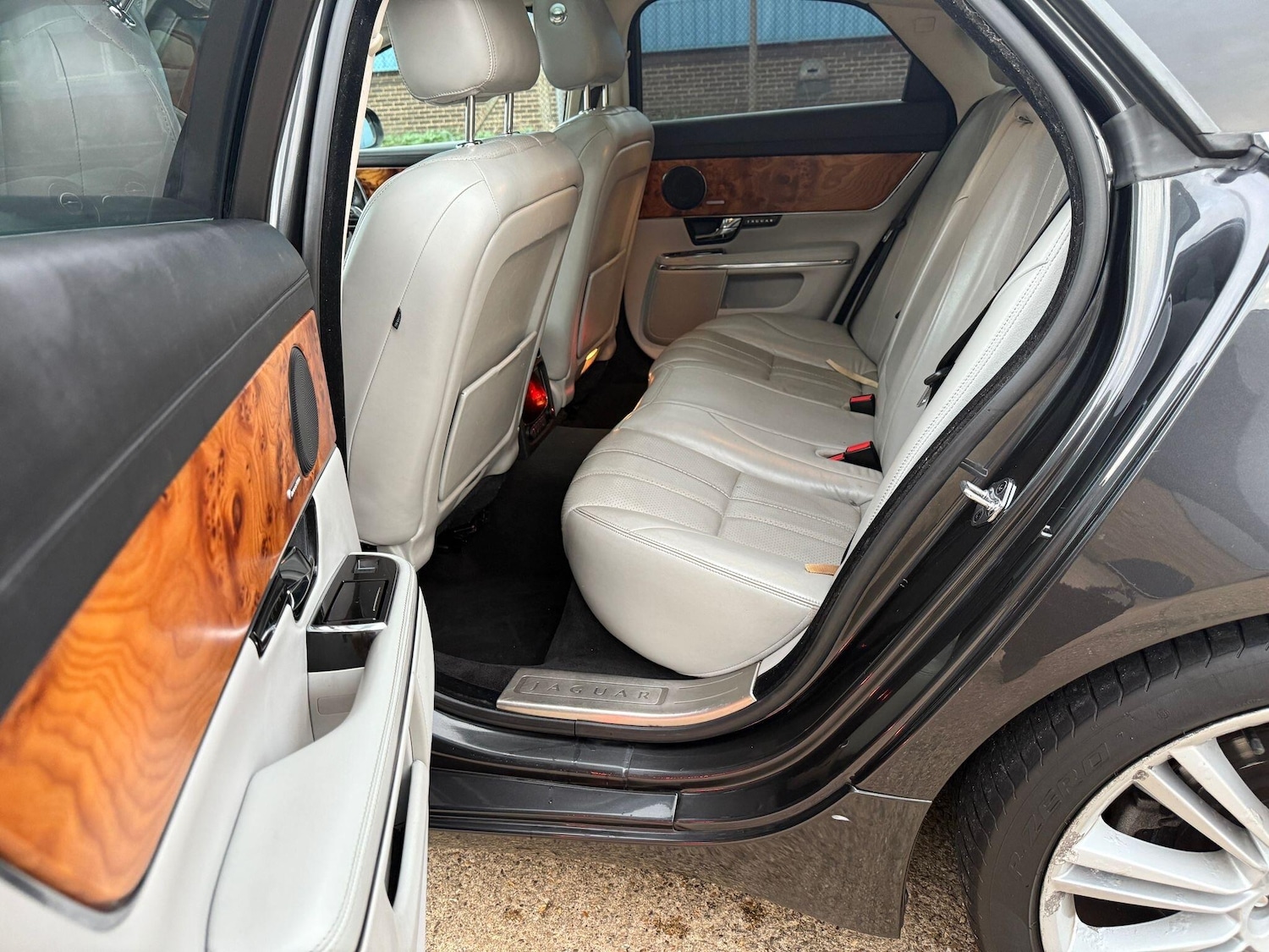 Used Jaguar XJ 2011 for sale - 76214039: Photo 21