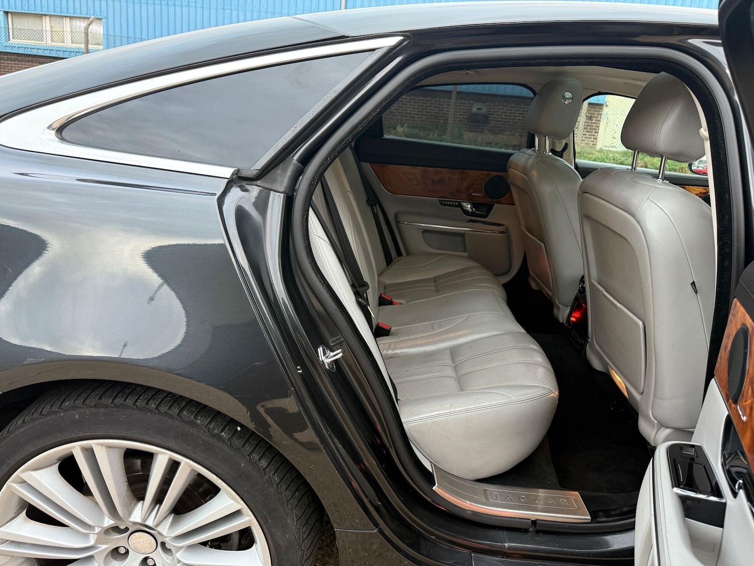 Used Jaguar XJ 2011 for sale - 76214039: Photo 22